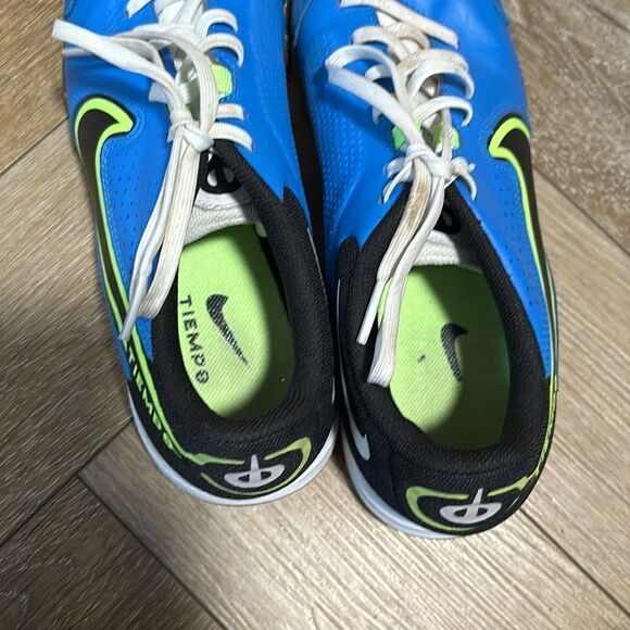 Nike Tiempo Indoor Soccer Shoes - Picture 3 of 8